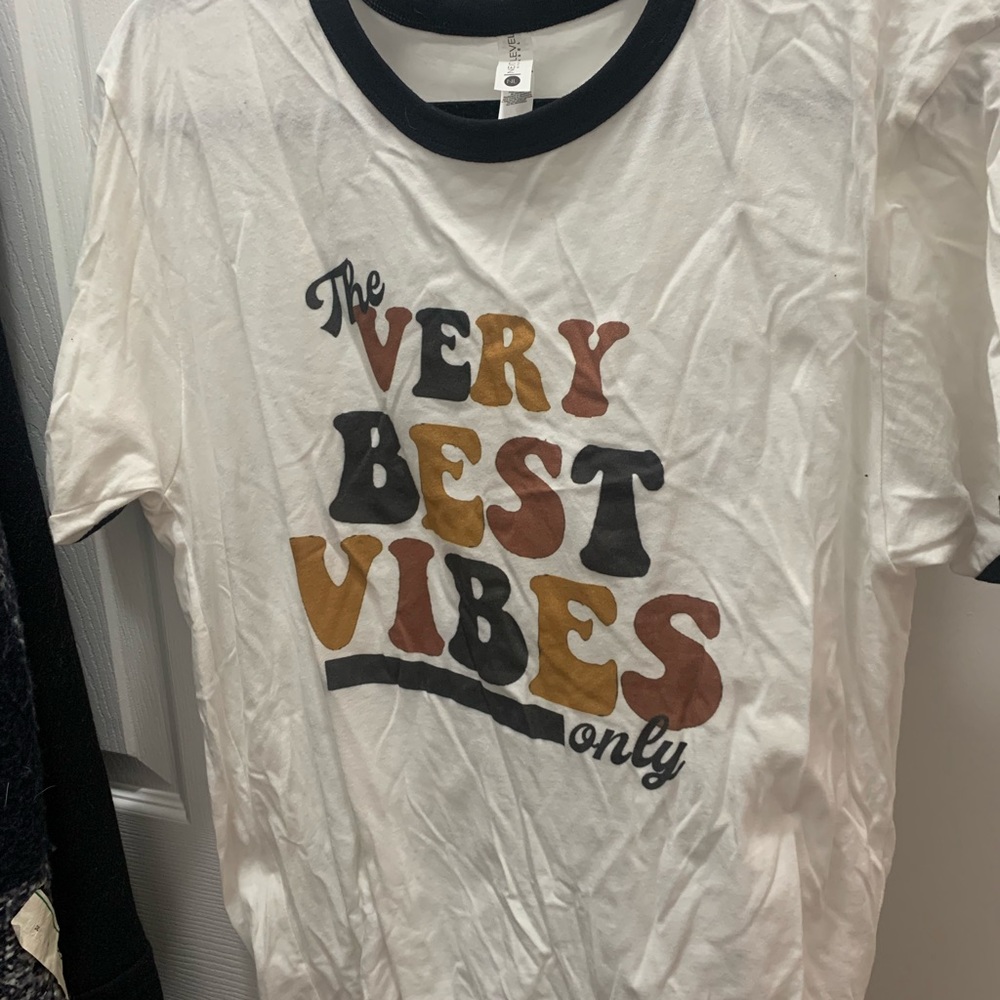 Never Worn Mod Cloth “The Very Best Vibes Only” T